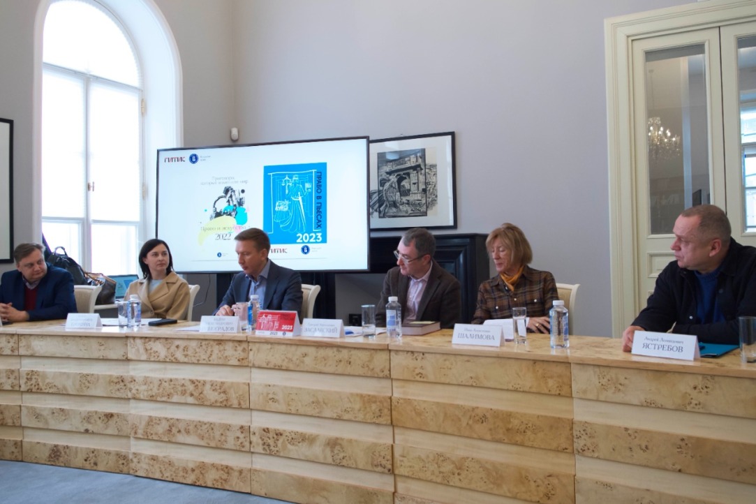 Факультет права НИУ ВШЭ и ГИТИС представили интерактивный календарь «Право в пьесах»